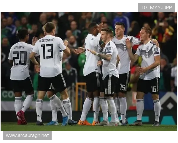 德甲赛事：黄黑战队持续保持不败金身，竞争力增强领跑排行榜！