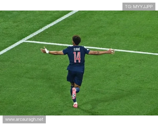 巴黎登贝莱一拿球就发动进攻,当前赛季表现波动对球队战术稳定性带来考验