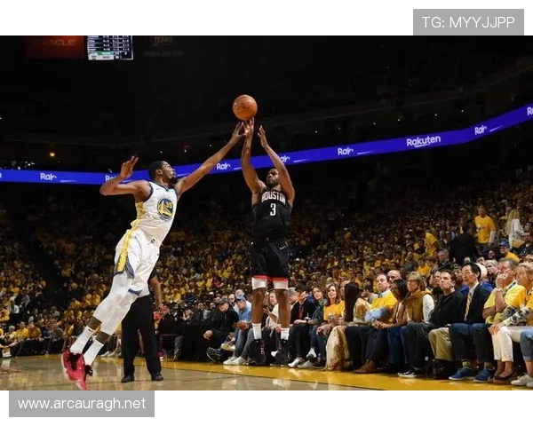 西亚卡姆利用挡拆制造错位提升得分效率，领先猛龙内线核心表现明显